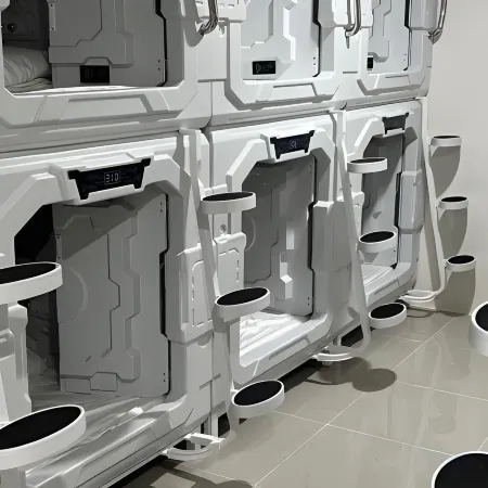 Kiwi Capsule Hotel Отели рядом с достопримечательностью «Станция надземного метро Siam»