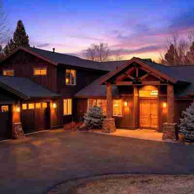 Mulligan Estate by Avantstay Sunriver Retreat + Hot Tub + Game Room + Bikes + Near Trails & Golf Hotel Exterior