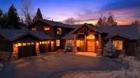 Mulligan Estate by Avantstay Sunriver Retreat + Hot Tub + Game Room + Bikes + Near Trails & Golf - Country Houses