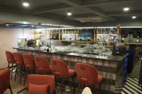 Ramada Encore by Wyndham Chandigarh Zirakpur - bar