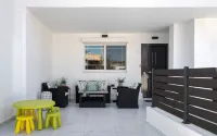 Aura Airport Suite - Homestays