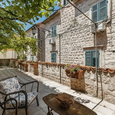 Apartments Leo