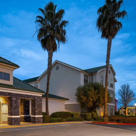 Homewood Suites by Hilton Sacramento Airport-Natomas Отели рядом с достопримечательностью «Арена Арко»