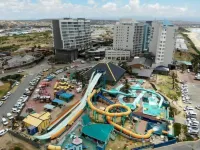 Secure 2-Bedroom Apartment with Pool View in Mossel Bay - Apartments