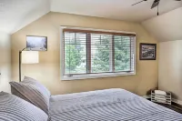 Central Creekfront Spearfish Apt by City Park - Homestays