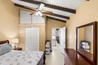 Caribbean View for You 1 Bedroom Condo by RedAwning - Homestays