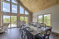 Lavish Retreat w/ Decks, Steps to Table Rock Lake! - 3 tähden