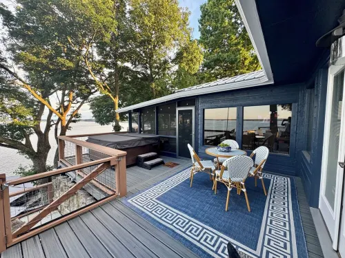 "Sunrise Cottage" Beautiful Lakefront Panoramic View W/ Hot Tub and Boat Dock - 4-Star