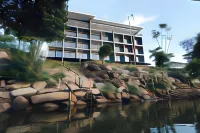 Riverawan Hotel