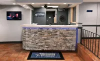 Americas Best Value Inn Knoxville Downtown North - 駐車場