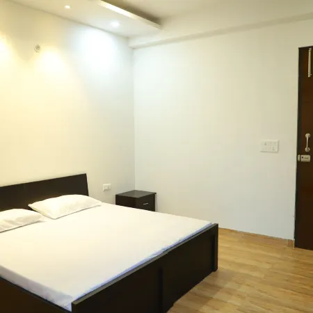Shivoham Yoga Retreat - Spacious and Fully Equipped Apartment in Tranquil Area