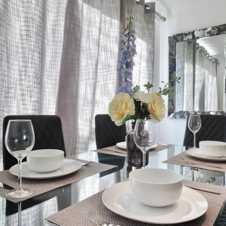 Skyvillion - Valley Way - 3Bed House in Stevenage