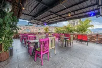 Apartments Pool and Rooftop Downtown Hotel - 2 ดาว