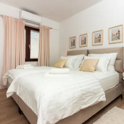 Golden Các khách sạn gần Trung tâm mua sắm City Center One Split