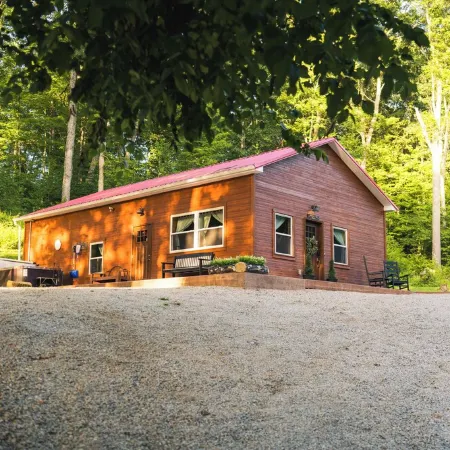 Bear's Den Retreat • Hot Tub • Soak Tub • Dog Friendly • Hocking Hills Cabin