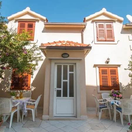 Apartments Longo