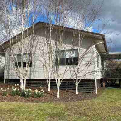 Family holiday haven cozy wood fire hiking skiing bird watching linen supplied Hotel Exterior