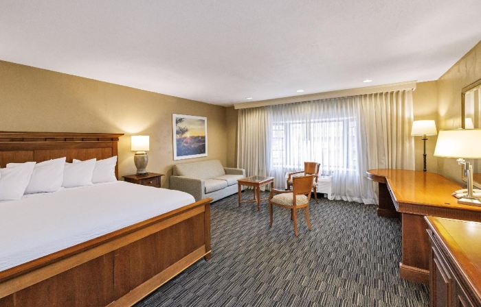 Days Inn & Suites by Wyndham Logan
