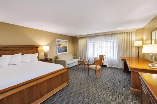 Days Inn & Suites by Wyndham Logan - 2-Star