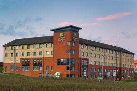 Holiday Inn Express LONDON - LUTON AIRPORT by IHG