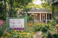 Hidden Garden Cottages & Suites - parking