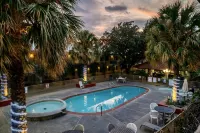 Family Garden Inn & Suites - Pools