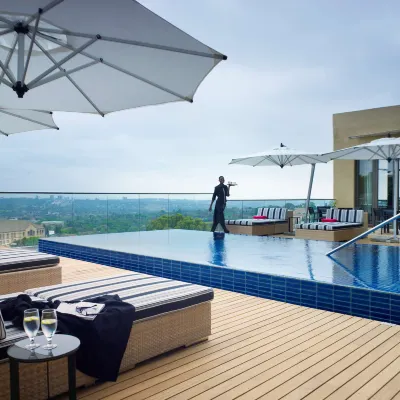 Southern Sun Hyde Park Sandton Hotels near Delta Park
