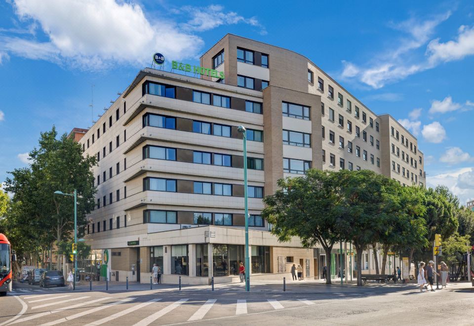 B&B HOTEL Zaragoza Centro - Housity