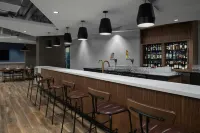 Courtyard Calgary Downtown - bar