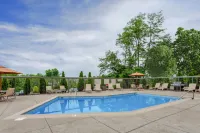 Hampton Inn Bloomington - Pools