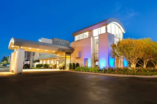 DoubleTree by Hilton Roseville Minneapolis - parking