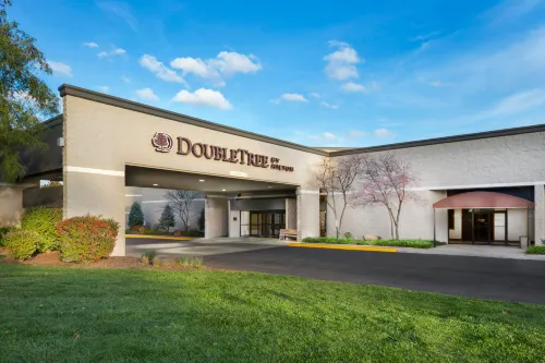 DoubleTree by Hilton Lawrence - piscina