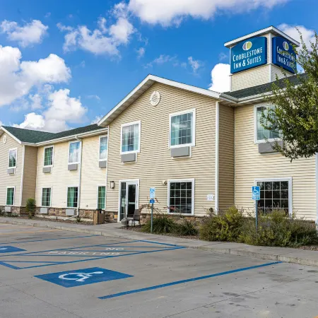 Cobblestone Inn & Suites - Big Lake