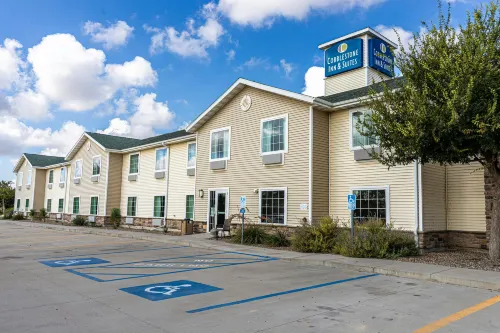 Cobblestone Inn & Suites - Big Lake - parking