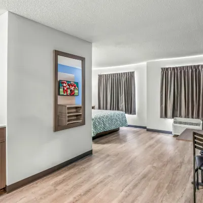 HomeTowne Studios Southfield Hotels near Glassman Kia