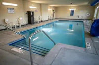 Cobblestone Hotel & Suites - Lamar - Family