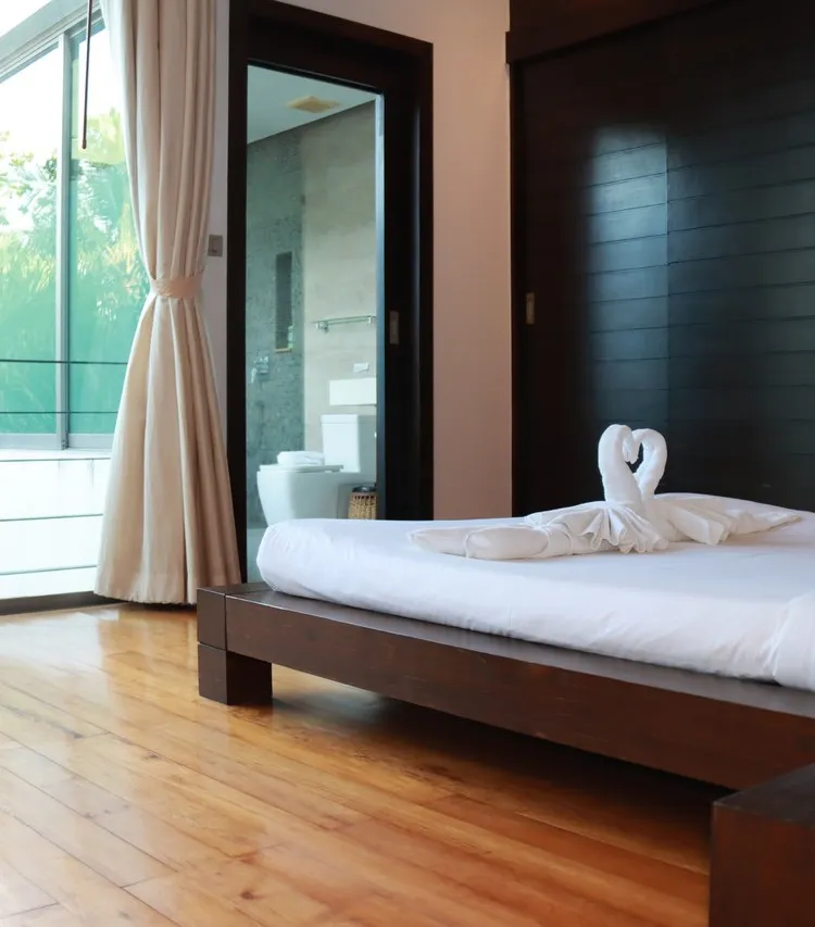 Value-Selected Comfortable Two-Bedroom Room with Two Beds