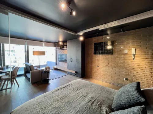 Artistic Urban Apt Santa Elvira | Terrace & WiFi - 游泳池