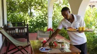 Flame Tree Cottages - breakfast