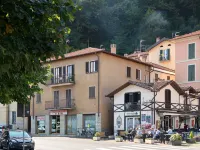 Charlie Hotels in Dongo