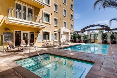 Spa #1 Location - Fast Wifi - Work Area - 2Br/2.5 Bath - Free Parking (FV1) Photo