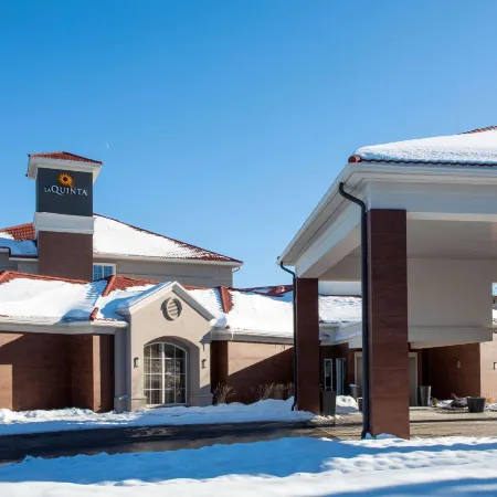 La Quinta Inn & Suites by Wyndham Denver Boulder-Louisville Отели рядом с достопримечательностью «Стадион Folsom Field»