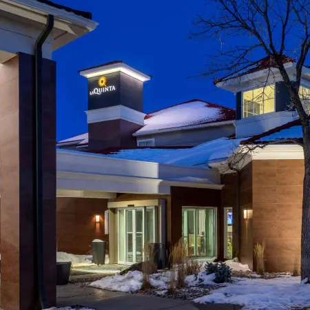 La Quinta Inn & Suites by Wyndham Denver Boulder-Louisville Отели рядом с достопримечательностью «Стадион Folsom Field»