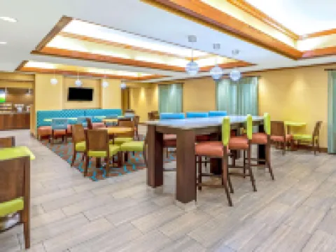 米德韋斯特城廷克空軍基地拉昆塔温德姆套房酒店 米德韋斯特城酒店