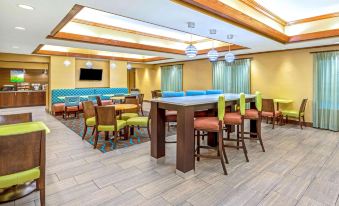 La Quinta Inn & Suites by Wyndham Midwest City - Tinker AFB