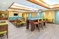 La Quinta Inn & Suites by Wyndham Midwest City - Tinker AFB Hotels in Midwest City
