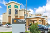 La Quinta Inn & Suites by Wyndham Gonzales TX - Parking