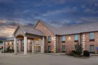 Days Inn & Suites by Wyndham Florence/Jackson Area Hotels in Byram