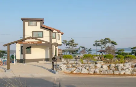 Seosan Woongdo Story Pension Отели рядом с достопримечательностью «Beolcheon Auto Campground»