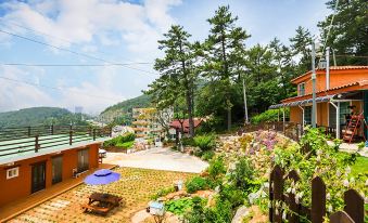 Yeosu Banditbul Hwangto Pension